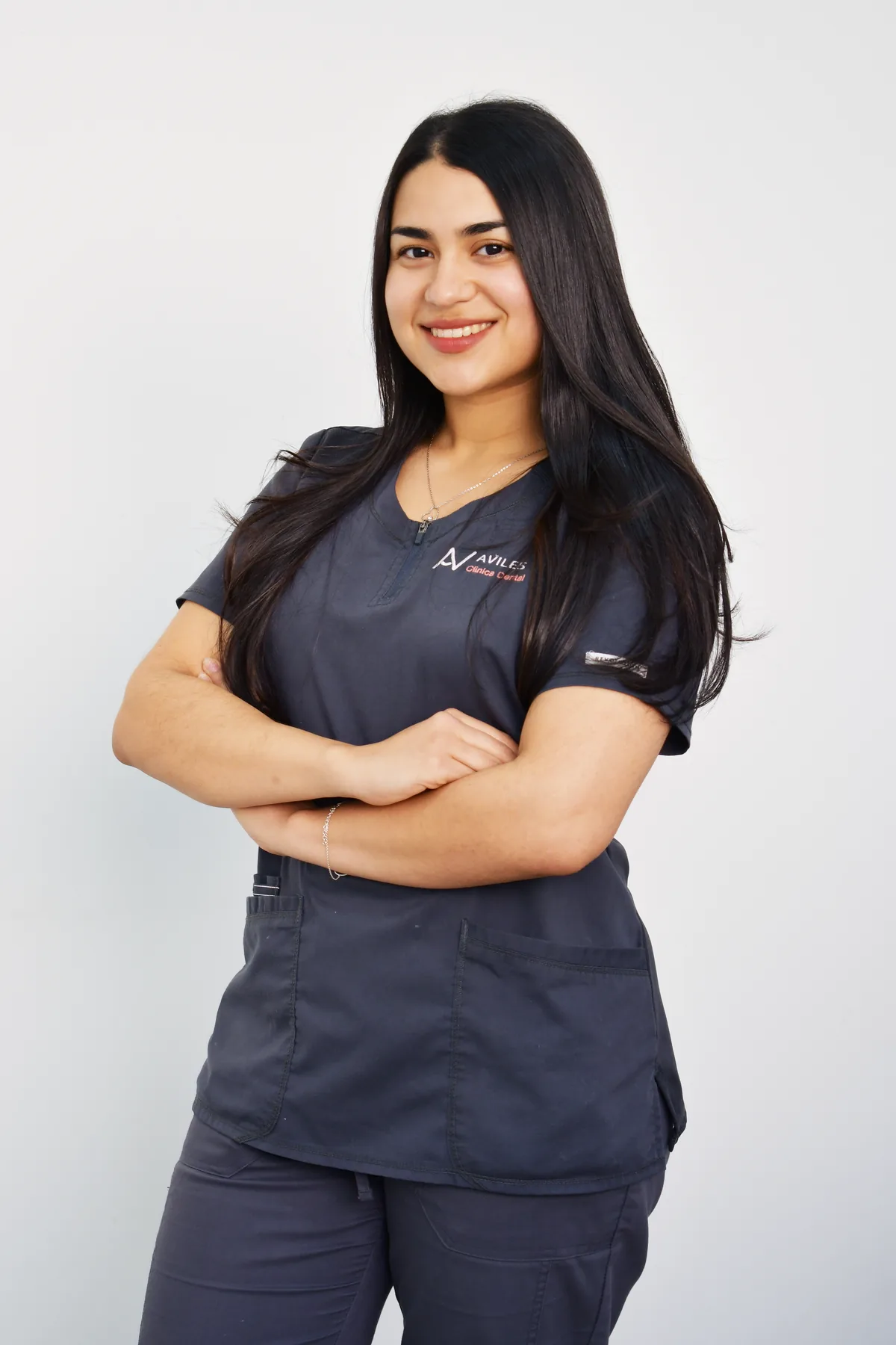 Diana, técnico superior en higiene bucodental y encargada de depósito dental