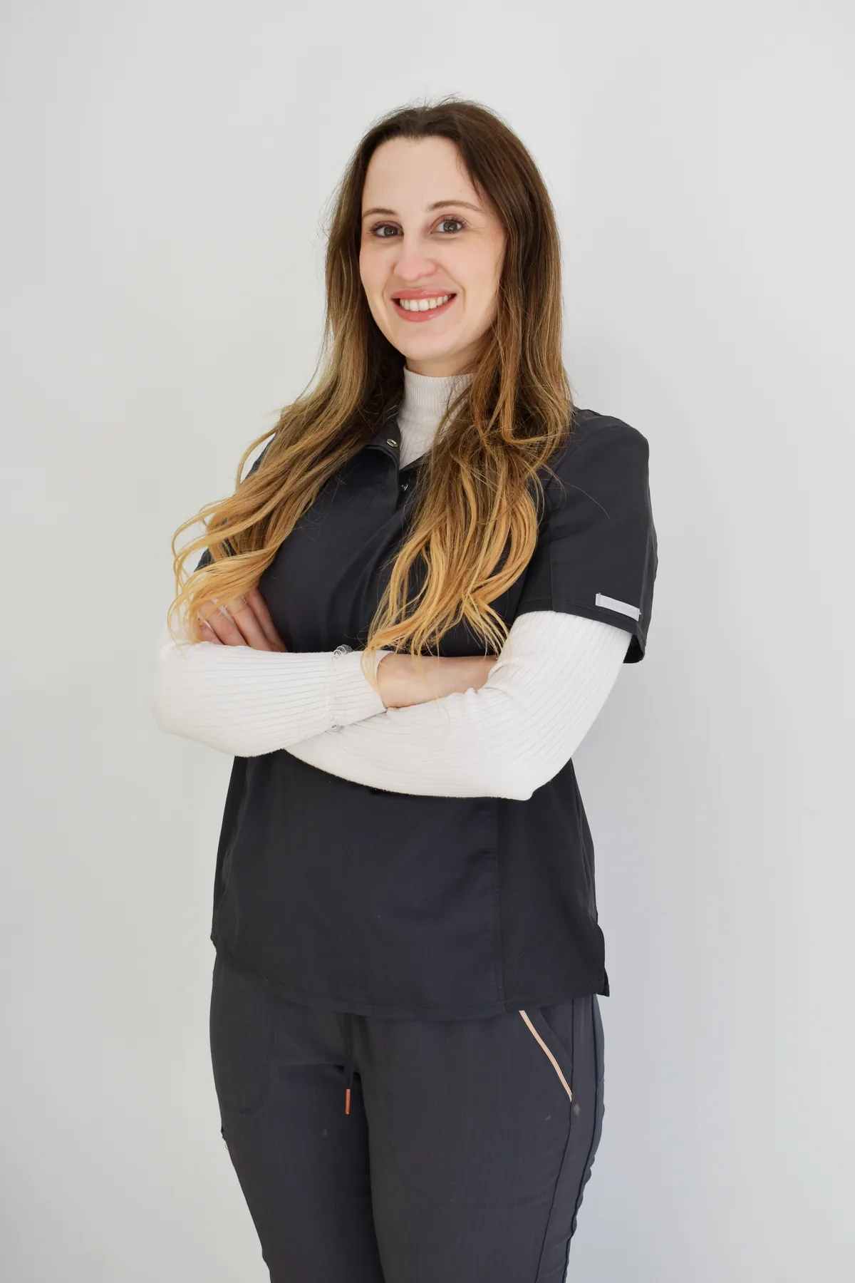 Elisabeth Meseguer, odontóloga especialista en cirugía, implantes y prótesis dentales