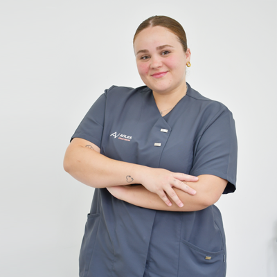 Paticia, técnico superior en higiene bucodental y encargada de depósito dental